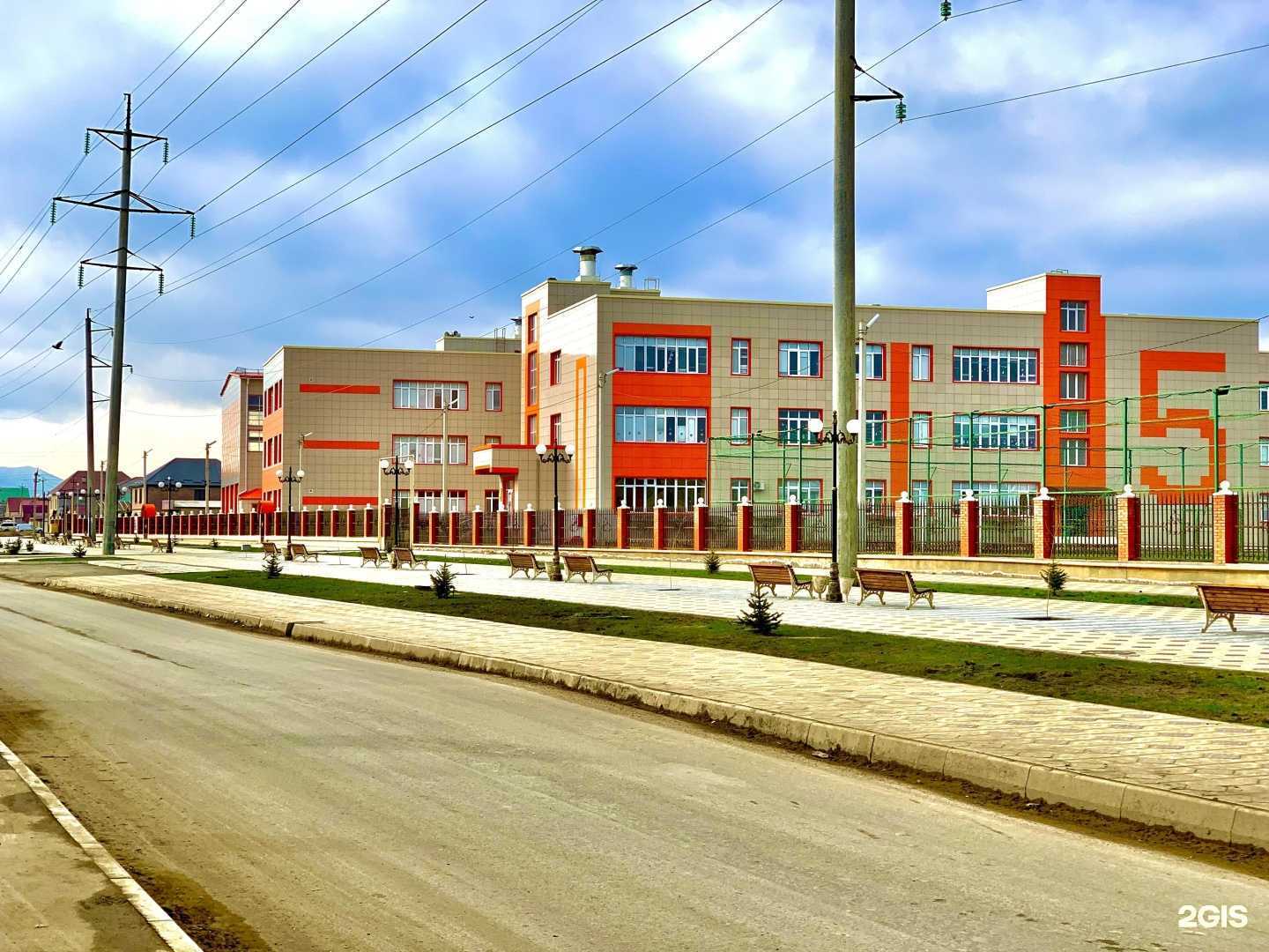 Отзывы на компанию Средняя общеобразовательная школа №61 им. Фазу Алиевой в Махачкале c фото