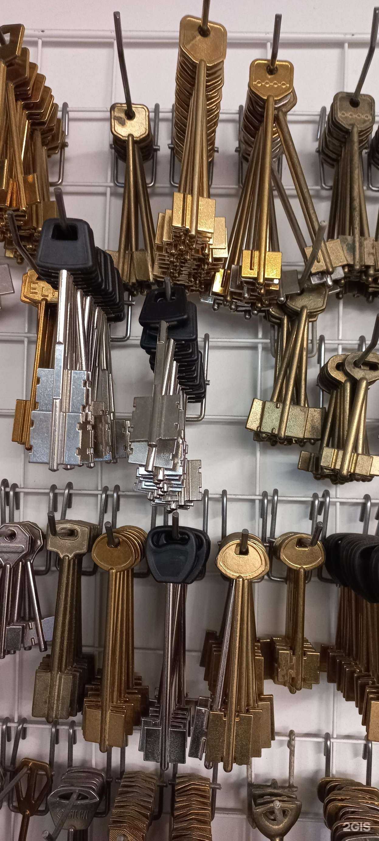 Отзывы на компанию Киоск по ремонту обуви, изготовлению ключей и ремонту одежды в Новосибирске c фото